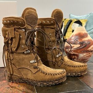 Gorgeous El Vaquero Tan Lace-Up Women's Moccasin-like Boots